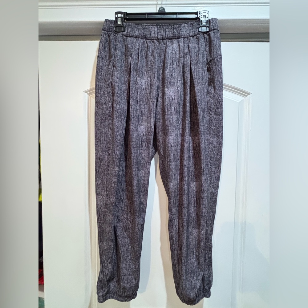 Lululemon Rollin' With My Omies Pants size 8